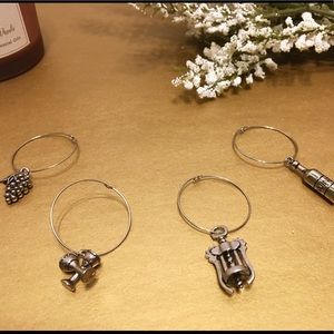 Set of 4 Wine Glass Charms⚜️